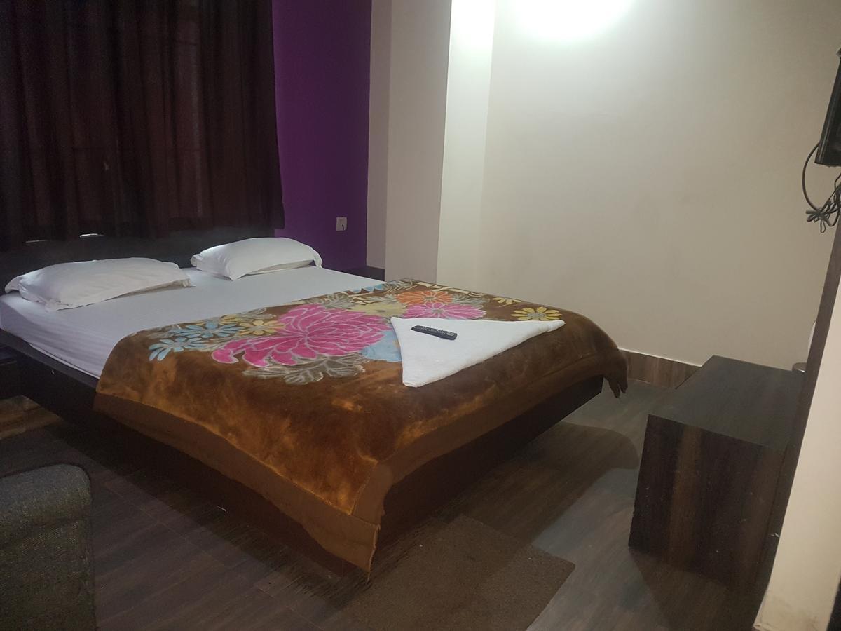 Hotel Grand Palace Гая Екстериор снимка